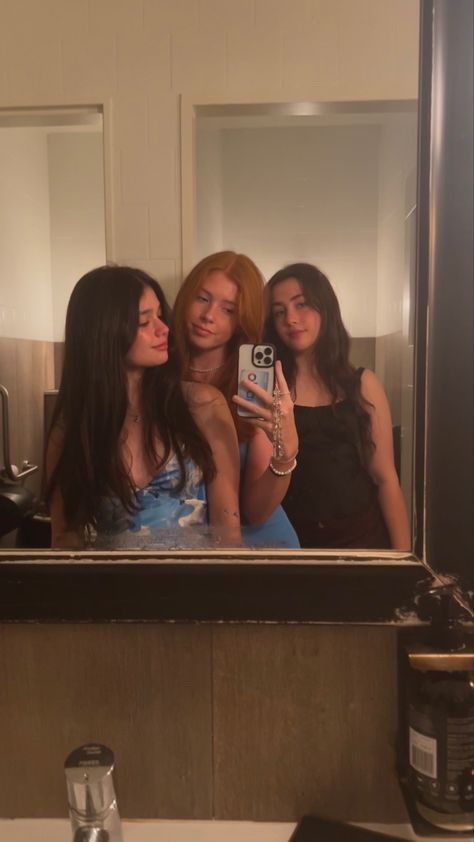 Mirror selfie friends Mirror Selfie Friends, Restaurant Bathrooms, Restaurant Bathroom, Selfie Friends, Day Trip, Bathrooms, Bathroom Mirror, Mirror Selfie, Restaurant