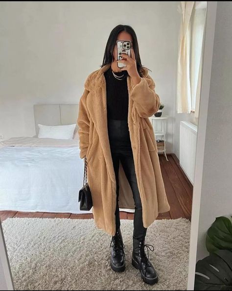 Long sherpa coat Casual Outfits Oversized, Oversized Fall Sweaters, Fall Sweater Aesthetic, Casual Fall Fits, Long Sherpa Coat, Sneakers Outfit Fall, Winter Business Casual Outfits, Fall Dresses Casual, Cute Casual Clothes