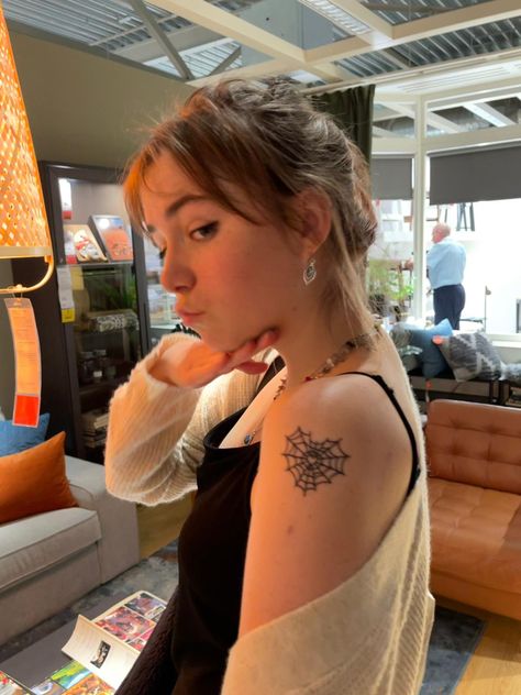 Very pretty girl with a heart spiderweb tattoo Spiderweb With Heart Tattoo, Tattoo Inspo Aesthetic Grunge, Tattoos Aesthetic Girl, Girl With Tattoos Aesthetic, Aesthetic Heart Tattoo, Tattoo Aesthetic Girl, Spider Web Heart Tattoo, Spiderweb Heart Tattoo, Tattoo Spiderweb