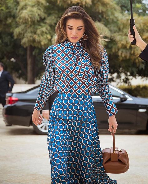 Instagram Zara Printed Dress, Look Zara, Style Royal, Gucci Dress, Estilo Real, Queen Rania, Green Lace Dresses, Zara Outfit, Queen Letizia