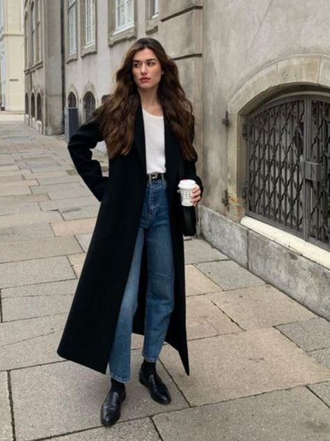 Nice Masculine Outfits For Women, Masculine In A Feminine Way Outfits, Androgynous Work Outfit, Androgynous Fall Outfits, Androgynous Winter Outfits, Androgynous Amab Fashion, Minimal Outfit Winter, Androgynous Fashion Women, Androgynous Outfits