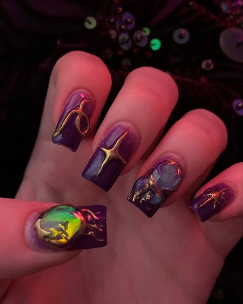 𝚒𝚐: @𝑠𝑎𝑡𝑜𝑛𝑦𝑦𝑦 
⋄︎
𝚗𝚊𝚒𝚕𝚜: @𝑜𝑘𝑎𝑦𝑛𝑜𝑔𝑡𝑖 

➵ whimsigoth grunge nails inspo Nails Whimsigoth, Whimsigoth Nails, Green And Purple Nails, Cartoon Nails, Witch Nails, Grunge Nails, Cat Nails, Nail Inspiration, Nails Inspo