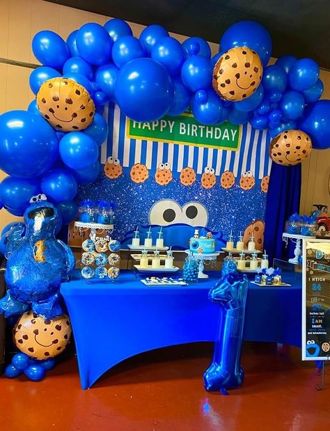 Cookie Monster 1st Birthday Balloon Garland, Cookie Monster Balloon Decorations, Cookie Monster Themed Birthday Party, Cookie Monster Birthday Theme, Cookie Monster 2nd Birthday Girl, Cookie Monster Balloon Arch, Cookie Monster 1st Birthday Photoshoot, Cookie Monster 2nd Birthday Boy, Cookie Monster 1st Birthday Decorations