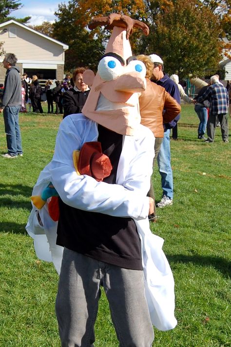 For all you Phineas & Ferb watchers! My husband made the Dr. Doofinschmirtz mask out of Card Board & styro foam balls for the eyes. Phineas And Ferb Trunk Or Treat, Doofenshmirtz Costume, Dr Dufenshmirtz Costume, Dr Doofenshmirtz Costume, Phineas And Ferb Costume, College Outfits Men, Sister Costumes, Phineas Y Ferb, Creative Valentines