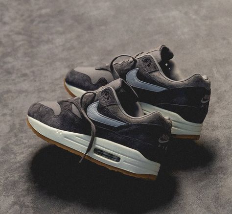 Nike Air Max 1 Crepe "Soft Grey" now available online Nike Airmax 1, Guys Shoes, New Sneaker Releases, Japan Outfits, Nike Trainers, Sneaker Release, Nike Air Max 1, Grey Sneakers, New Sneakers