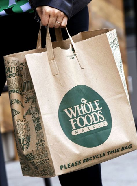 This quiz might make you rethink where you buy groceries. Whole Foods Products, Shopping Bag Design, Paper Grocery Bags, Paper Bag Design, Food Hub, Healthy Food Delivery, Buying Groceries, Food Packaging Design, Grocery Stores