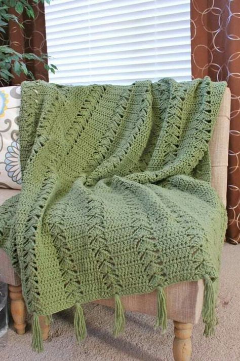 Green Crochet Blanket, Chunky Crochet Blanket Pattern, Chunky Crochet Blanket, Easy Crochet Blanket, Crochet Blanket Designs, Green Crochet, Crochet Throw Blanket, Crochet Wool, Crochet Quilt