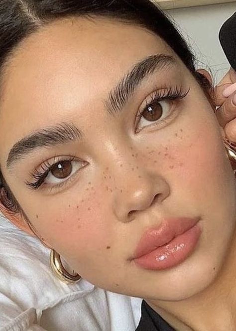 Thick Eyebrow Shapes, Round Eyebrows, Big Eyebrows, No Make Up Make Up Look, Eyebrows Goals, Fast Makeup, Full Eyebrows, Makeup Looks For Green Eyes, Arched Eyebrows