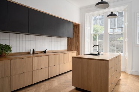 Voxtorp Ikea, Herringbone Wood Floor, Ikea Kitchen Cabinets, Decor Ikea, Ikea Cabinets, Kitchen Upgrades, Oak Cabinets, Design Del Prodotto, Kitchen On A Budget