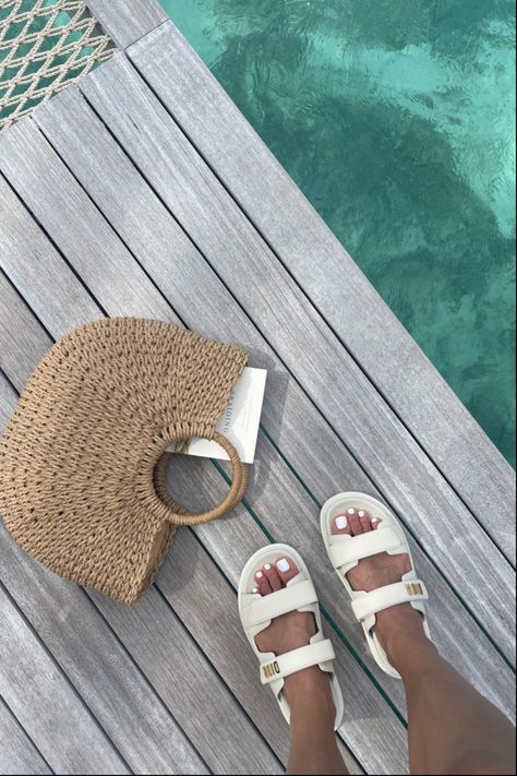 Beach Sandals Aesthetic, Island Beach Aesthetic, Sandals Aesthetic, Palm Beach Sandals, Island Beach, Jack Rogers, Beach Aesthetic, Beach Sandals, I Love It