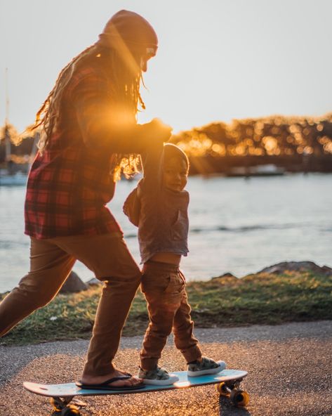 Skateboard Family Photoshoot, Skater Family Photos, Skateboard Photoshoot, Skate Pics, Skater Photos, Skateboard Aesthetic, Kids Skateboarding, Family Photoshoot Poses, Shooting Ideas