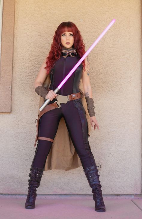 Star Wars Smuggler Outfit Female, Mara Jade Cosplay, Starwars Disneyland Outfit, Star Wars Costumes Women, Female Star Wars Costumes, Jedi Costume Female, Female Jedi Outfit, Star Wars Fashion Inspired Outfits, Star Wars Cosplay Women