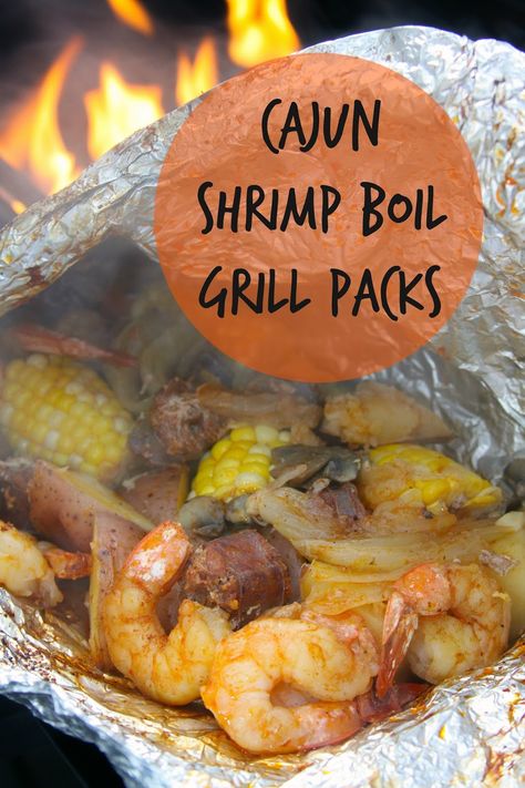 Cajun Shrimp Boil Grill Packs -We love having Shrimp Boils here in the South and tonight we made one for the three of us- but on the grill! Cajun Shrimp Boil, Grill Seafood, Seafood Broil, Balcony Party, Foil Pack Dinners, Foil Pack Meals, Foil Dinners, Foil Packs, Foil Packet Meals