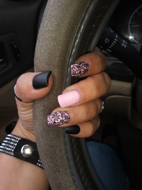 Black and pink matte lace nails Trendy Nails Pink And Black, Black And Blush Pink Nails, Pink Nails With Black Glitter, Nails Pink And Black Design, Light Pink Nails With Black Design, Pink And Black Gel Nails Ideas, Gel Nail Designs Matte, Pink And Black Lace Nails, Valentine Nails Pink And Black