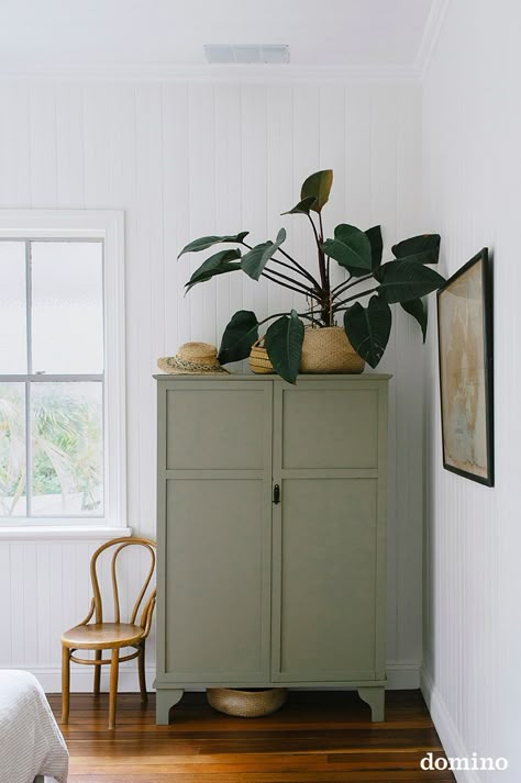 Hallway Green, Green Wardrobe, Courtney Adamo, Decor Hallway, 70s Home, For Wedding, Ideas Videos, French Home, Cosy Home