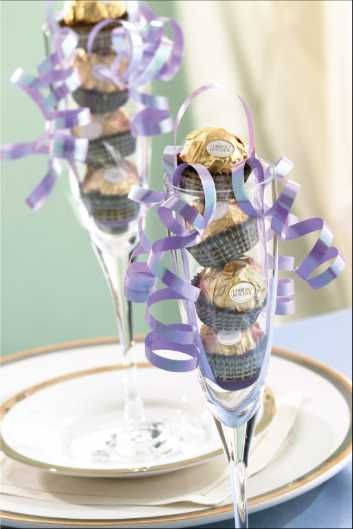 Taça champagne decoradas Cheap Favors, Flute Glasses, Chocolate Party, Chocolate Favors, Champagne Flute Glasses, Wedding Favors Cheap, Chocolate Bouquet, Candy Bouquet, Ferrero Rocher