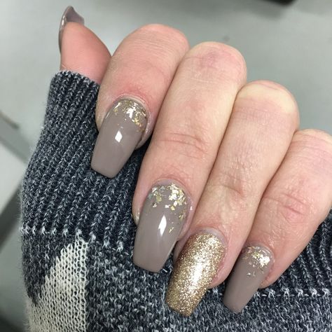 Taupe and gold sparkle coffin nails. #holidaynails Grey And Gold Nails Ideas, Taupe And Silver Nails, Taupe And Gold Nails, Gray And Gold Nails, Gray Gold Nails, Taupe Nails With Glitter, Gray Nails With Gold Glitter, Holiday Nails Glitter, Holiday Nails Easy