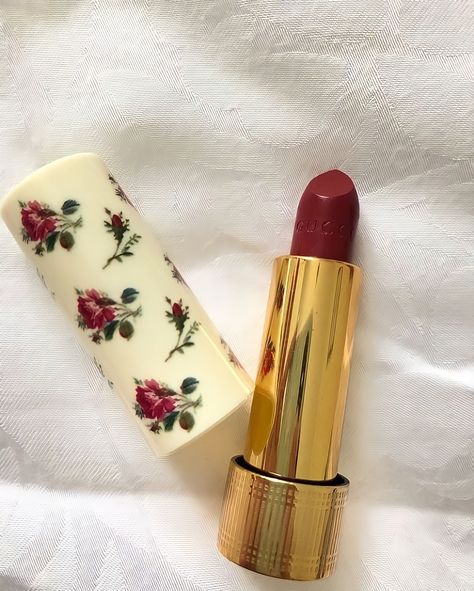 Fancy Makeup, Maquillage Halloween, Makeup Items, Maquillaje Natural, Red Lipstick, Red Aesthetic, Pretty Makeup, Cute Makeup, Aesthetic Makeup