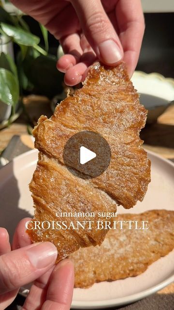 Easy Crowd Recipes, Pecan Pie Croissant, Cinnamon Sugar Croissant Brittle, Things To Do With Croissants, Glazed Croissants Recipe, Croissant Brittle, Recipes Using Croissants, Dessert Croissant Recipe, Sugar Biscuits Recipe