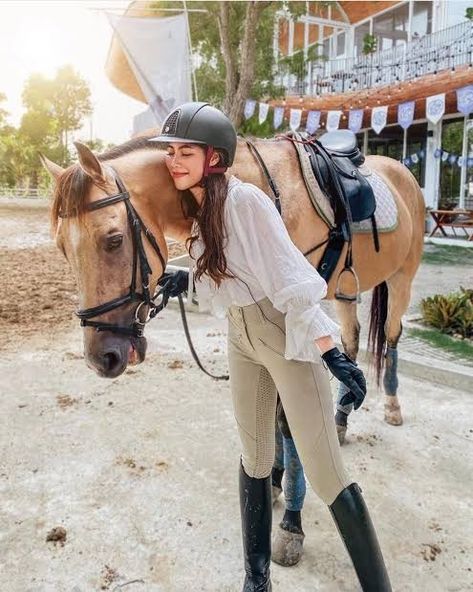 Horse Competition Outfit, Equestrian Outfits Women, Horse Rider Outfit, Equestrian Competition, Ride Horse, Horsey Life, Competition Outfit, Horse Competition, Riding Outfits