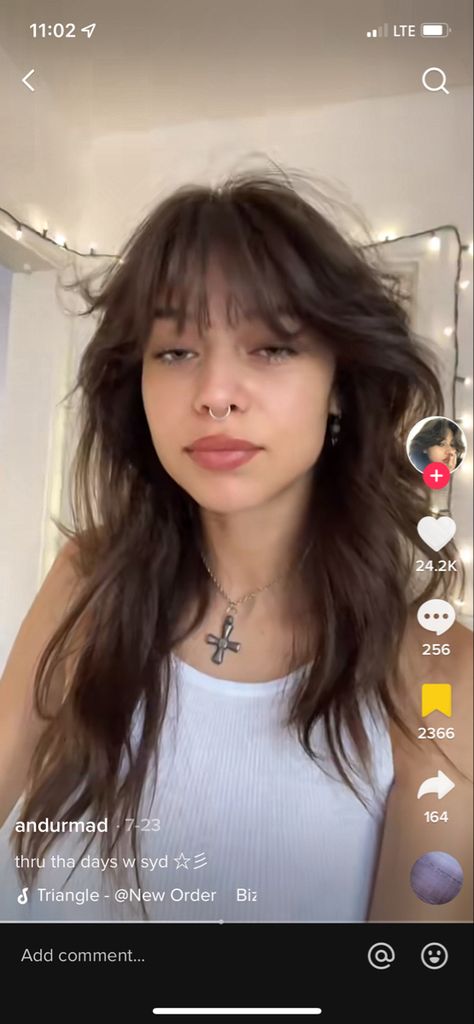 Short Dark Brown Hair, Bangs Wavy Hair, Hair Dye Tips, Bangs With Medium Hair, Haircuts For Wavy Hair, Wispy Bangs, Queen Hair, Curly Hair Inspiration, Hair Stylist Life