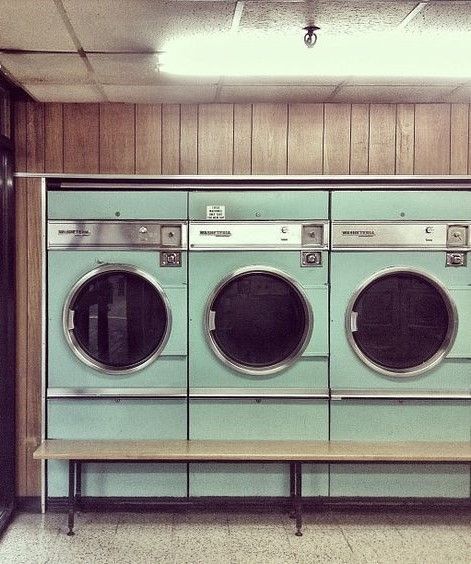 Laundromat Business, Simple Laundry, Vintage Washing Machine, Coin Laundry, Laundry Mat, Laundry Shop, Test Shoot, Ornate Furniture, Background Aesthetic