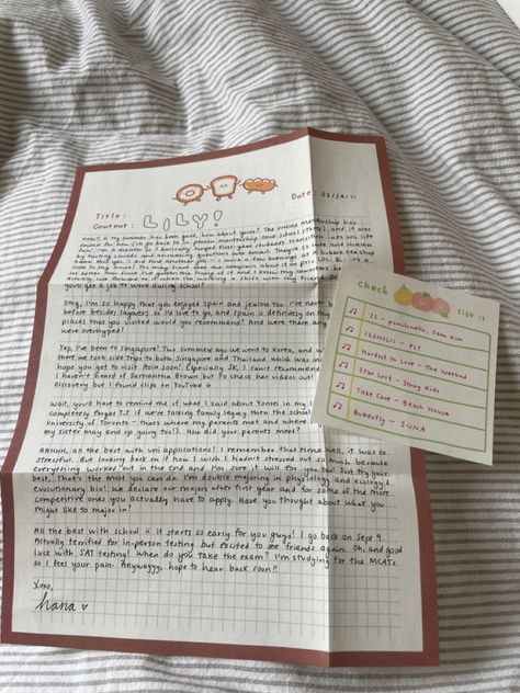 Cute Letter Writing Ideas, How To Make An Old Looking Letter, Things To Put In A Love Letter, Letters Aesthetic For Friends, Pen Pal Book, Design For Love Letter, Aesthetic Penpal Letter Ideas, Letter Astethic, Hand Written Letters Ideas