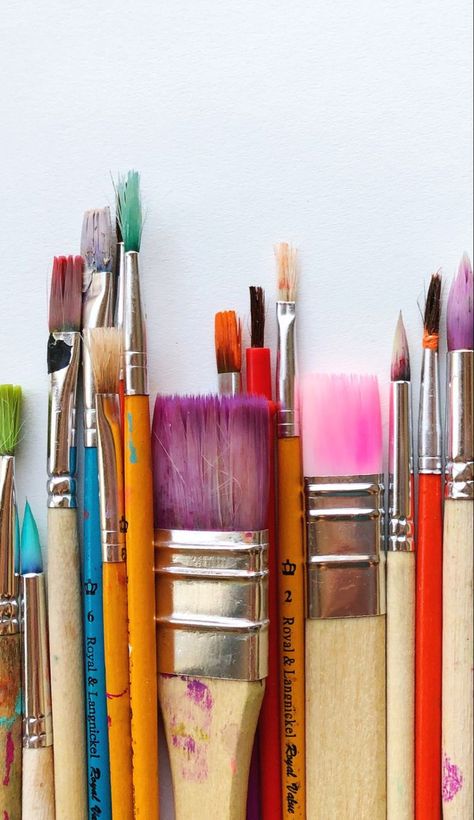 Paint Tube Photography, Brushes For Acrylic Painting, Pochade Box, Painting Skills, Artist Palette, Watercolor Brush, Artist Aesthetic, Lowbrow Art, Artist Gifts