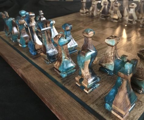 Diy Resin And Wood Chess Board, Diy Wood Chess Board, Wood And Resin Chess Board, Epoxy Resin Chess Set, Chess Resin Idea, Epoxy Chess Set, Resin Chess Set Ideas, Resin Chess Board Ideas, Chess Resin