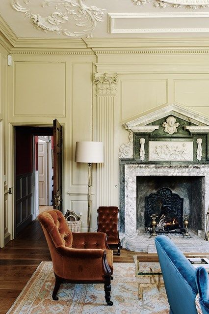 Marble Fireplace in Georgian Living Room. Living Room Design Ideas on HOUSE. A painstakingly restored Georgian house nestled in a Somerset valley. Georgian Style Homes, Georgian Interiors, Georgian House, Georgian Townhouse, Morning Room, Georgian Homes, Design Apartment, Main Bedroom, Fireplace Surrounds