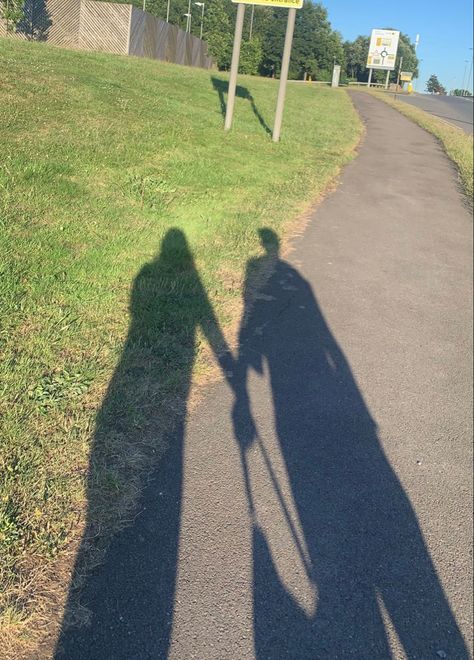 shadow photo Holding Hands Shadow, Hands Shadow, Hand Shadows, Couple Holding Hands, Shadow Photos, Holding Hands, Wattpad, Pins