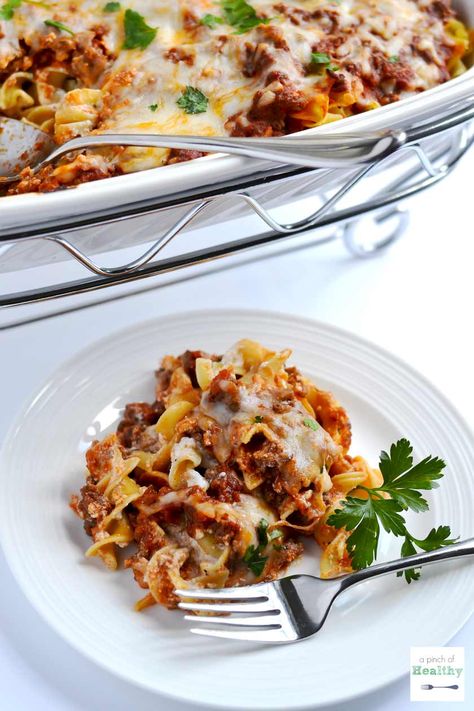 Lazy girl lasagna is a quick and easy dinner with only 7 ingredients that is perfect for weeknights. My whole family LOVES this recipe. Lazy Lasagna Egg Noodles, Lasagna With Egg Noodles, Lazy Girl Lasagna, Lasagna Beef, Spaghetti Parmesan, Noodle Meals, Bacon Spaghetti, Lazy Lasagna, Pasta With Meat Sauce