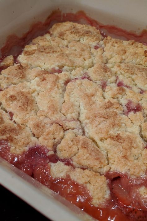 Strawberry Cobbler I | "Great comfort food. Delicious and easy, quickly in the oven in just minutes." #dessertrecipes #dessertideas #dessertdishes #sweettreats Cookie Cobbler, Strawberry Cobbler Recipes, Strawberry Rhubarb Cobbler, Rhubarb Cobbler, Strawberry Cobbler, Strawberry Dessert Recipes, Fruit Cobbler, Very Berry, Rhubarb Recipes