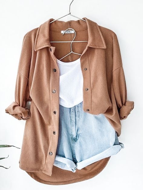 Casual Outfits For San Francisco, Casual Summer Outfits For Women 20s Classy, Comfy End Of Summer Outfits, Fall Shorts Outfit Casual, Fashion Inspo Outfits For Moms, Women’s Beach Fashion, Boho Suits Women, Volunteer Outfit Casual, Cute Simple Date Outfits Summer