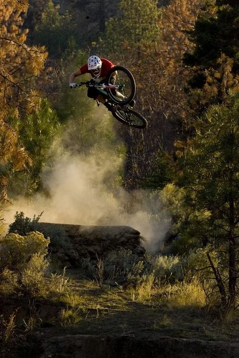 Braaapppppp Matt Hunter, Extreme Mountain Biking, Freeride Mtb, Mountain Biking Photography, Mtb Downhill, Downhill Mountain Biking, Downhill Bike, Downhill Mtb, Bike Photography