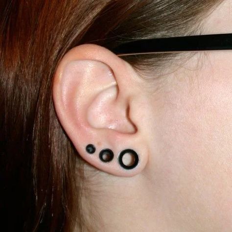 ear peircings Small Stretched Ears With Earrings, Ear Plugs Aesthetic, Small Ear Gauges, Small Stretched Ears, Piercing Placement, Triple Lobe, Triple Lobe Piercing, Moon Earrings Studs, Different Ear Piercings