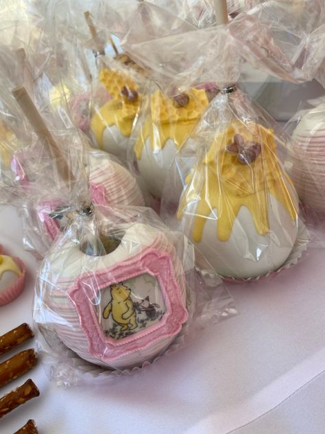 Winnie The Pooh Apples, Winnie The Pooh Candy Apples, Winnie The Pooh Gift Table, Winnie The Pooh Baby Shower Favors Gifts, Pooh Bear Baby Shower Money Tree, Pink Winnie The Pooh, Winy Pooh Table Center, Candy Apple Favors, Apple Table