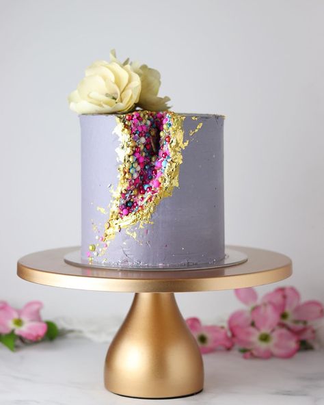 Sheri Wilson on Instagram: “Bouncing off the recent trending cake styles, I thought I’d try a “sprinkle geode” cake. I made it just like a regular geode cake, except…” Cake Styles, Hello Thirty, Purple Cake, Geode Cake, Rhubarb Cake, Sprinkle Cake, Cake Trends, Fashion Cakes, Just Cakes