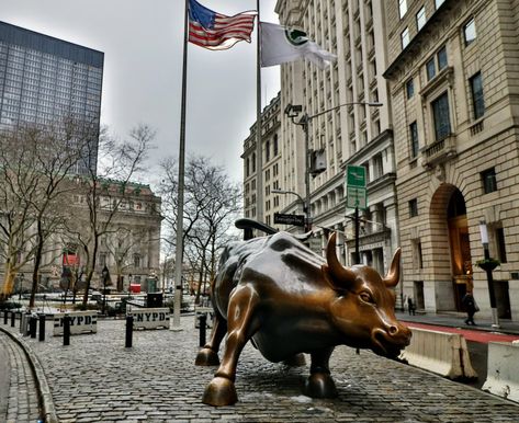 Wall Street NYC. Wall Street Journal Aesthetic, Nyc Wall Street, Wall Street Aesthetic, New York Wall Street, Nyc Picture Ideas, Wall Street Nyc, Charging Bull, Street Aesthetic, Iron Man Avengers