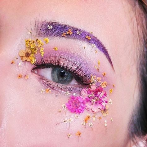 Midsommar Makeup, Flower Fairy Makeup, Music Video Makeup, New Eye Makeup, Flower Makeup, Cute Eye Makeup, Magical Makeup, Fairy Makeup, Eye Makeup Designs