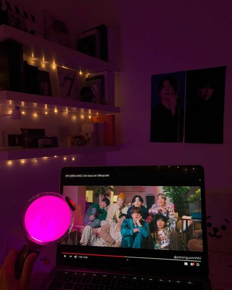 Kpop Fan Girl Aesthetic, Kpop Fangirl Aesthetic, Kpop Fan Aesthetic, Bts Army Aesthetic, Bts Core, Senior Year Of High School, Bts Polaroid, Army Life, Bts Concept Photo