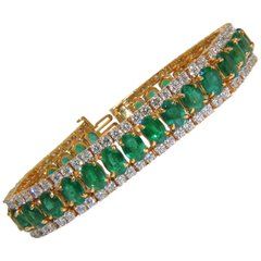 Emerald Bangles, Emerald Green Stone, Emerald Bracelet, Ruby Diamond Rings, Antique Bracelets, Bangles Jewelry Designs, Bracelets Gold Diamond, Green Diamond, Tennis Bracelet Diamond