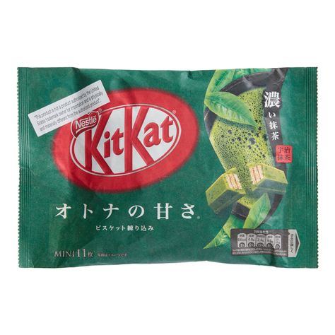 Green Tea Kit Kat, Sweet Matcha, Kitkat Cake, Kit Kat Bars, Candy Chocolate, Matcha Green, Flavored Tea, Kit Kat, Pretty Photos