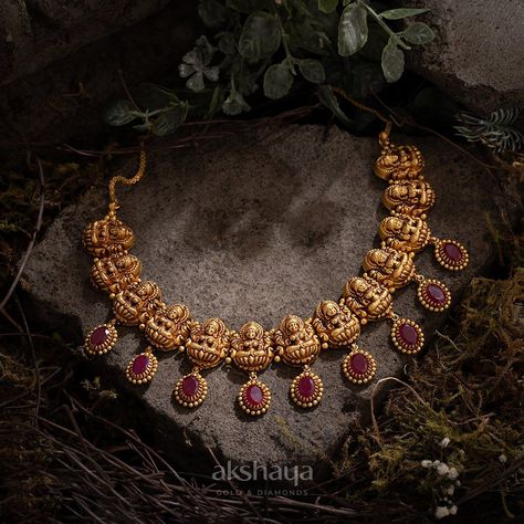 Gold Necklace Chettinad Jewellery, Fashion Jewelry Necklaces Gold, Simple Necklace Designs, Temple Jewellery Earrings, Photographing Jewelry, Kundan Jewellery Bridal, Temple Jewelry Necklace, Gold Temple Jewellery, New Gold Jewellery Designs