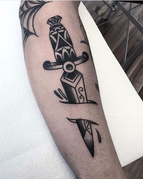 Knife Knee Tattoo, Buck Knife Tattoo, Knife Traditional Tattoo, Traditional Knife Tattoo, Gramophone Tattoo, Old School Tattoo Sleeve, Traditional Dagger Tattoo, Traditional Tattoo Man, Wrist Band Tattoo