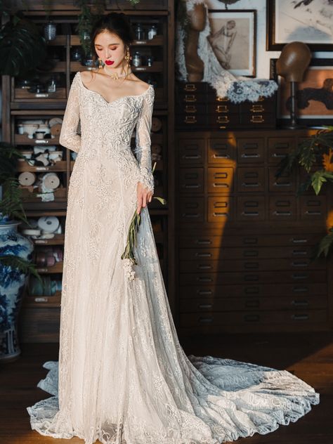 Wedding Dress Women's Deep V-neck Mid-Waist Lace Trailing Elegant Bandage Sleevelessd Vintage Wedding Dresses Lace, Italian Wedding Dress, Elegant Long Sleeve Wedding Dresses, Pretty Gowns, Vintage Italian Wedding, Formal Clothes, Ombre Wedding, Dream Wedding Venues, Lace Wedding Dress Vintage