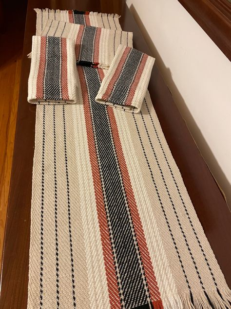 Weaving Textiles, Table Linen, Diy Home Crafts, Plain Weave, Dish Towels, Earth Tones, Table Runner, Table Linens, Table Runners