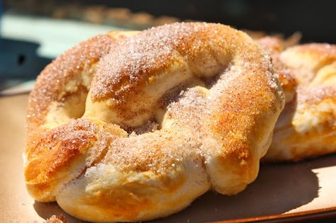 Cinnamon Sugar Pretzels, Salted Pretzel, Yummy Dessert, Soft Pretzels, Dough Balls, Food Source, Desert Recipes, Pretzels, Other Recipes