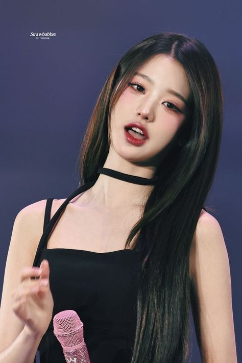 w🐰ny✨️🖤 Korean Hair Color, Princess Beauty, Hair Inspiration Long, Fashion Poses, Korean Beauty, Kpop Girl Groups, Ulzzang Girl, Face Claims, Trending Topics