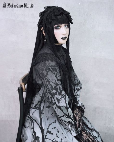 Mana Sama Vkei Aesthetic, Flushed Emoji, Visual Kei Fashion, Cross Rosary, Estilo Harajuku, Malice Mizer, Kei Visual, Kei Fashion, Gothic Aesthetic